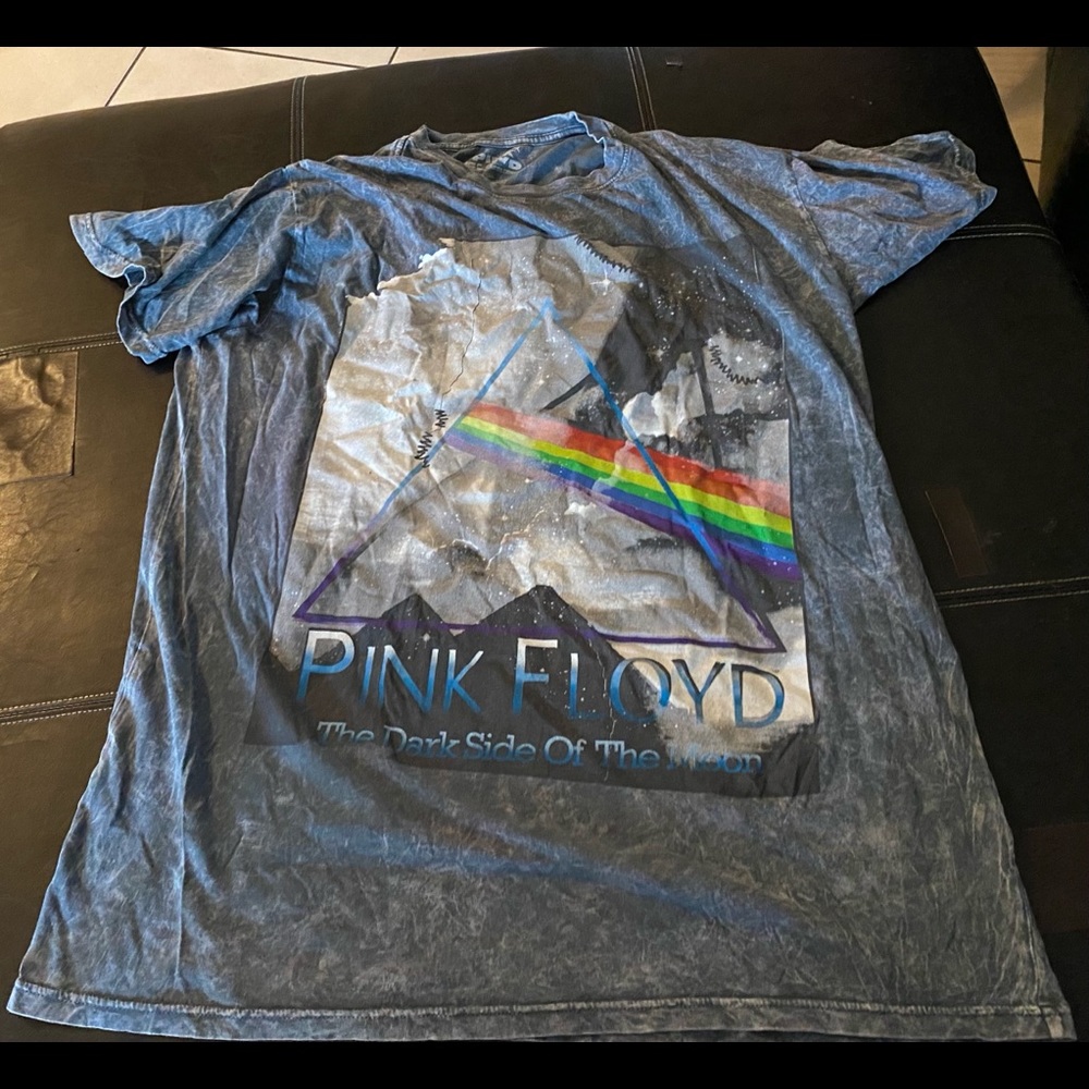 Pink Floyd shirt